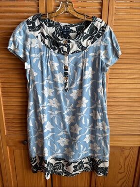 GAP Light Blue Floral Tunic with Black-Trim Accents